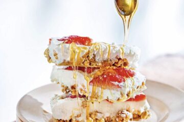 Barres glacées de yaourt grec, aux fraises et granola