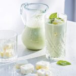 Boisson crétoise au concombre, basilic et yaourt glacé