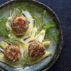 Boulettes de poulet aux herbes et aux graines