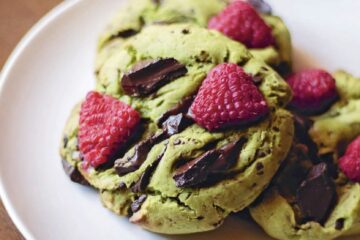 Cookies framboises, matcha et chocolat noir