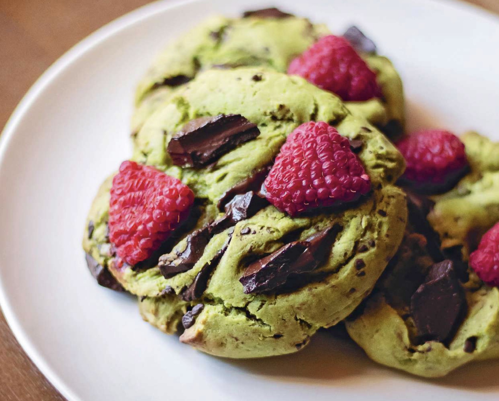 Cookies framboises, matcha et chocolat noir