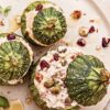 Courgettes farcies à la ricotta, noisettes et herbes