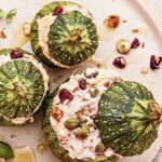 Courgettes farcies à la ricotta, noisettes et herbes