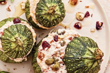Courgettes farcies à la ricotta, noisettes et herbes