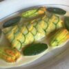 Filet de turbot en écailles de courgettes, fleurs de courgettes farcies