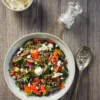 Salade de lentilles végétarienne aux légumes d'été