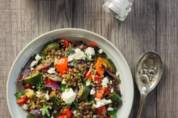 Salade de lentilles végétarienne aux légumes d'été