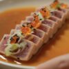 Tataki de thon, ponzu à la mandarine, cébette et caviaroli de piment